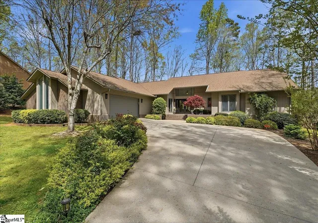 Photo 3 of Single family home for sale at 240 Stonehaven Wy, Seneca, SC 29672 | MLS# 1586749 | Listing updated on 2026-09-01