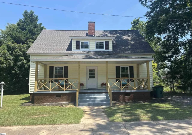 1st image of 106 Washington St, Clinton, SC 29325 | MLS# 1592023