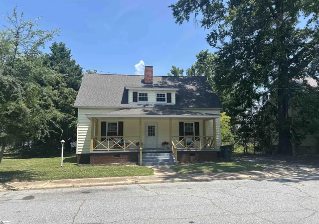 2nd image of 106 Washington St, Clinton, SC 29325 | MLS# 1592023