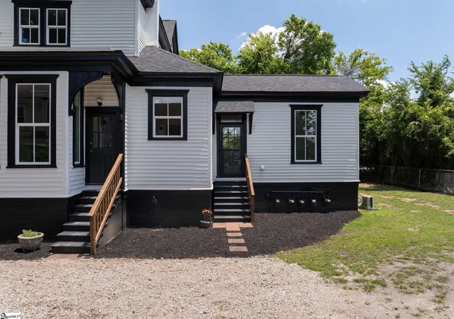 Photo 3 of House for sale at 405 Perry Ave, Greenville, SC 29601 | MLS# 1598792 | Listing updated on 2026-09-20