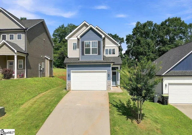 Photo 1 of Single family home for sale at 218 Rosewood Cir, Duncan, SC 29334 | MLS# 1600240 | Listing updated on 2026-08-25