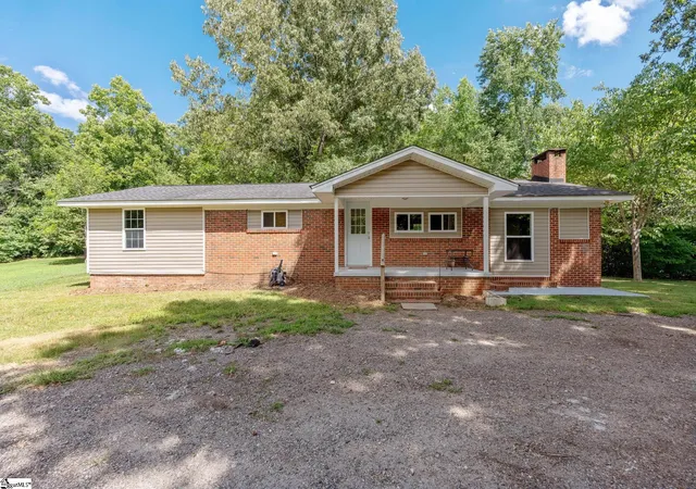 Photo 1 of Single family home for sale at 33 Golden Ln, Piedmont, SC 29673 | MLS# 1598459 | Listing updated on 2026-07-22