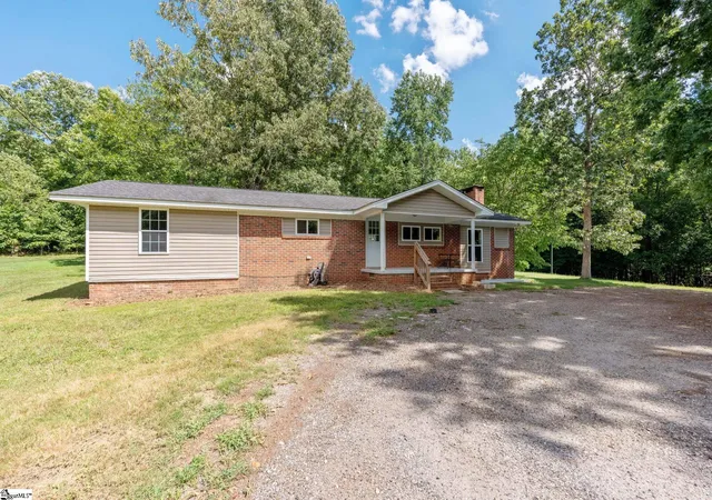Photo 2 of Single family home for sale at 33 Golden Ln, Piedmont, SC 29673 | MLS# 1598459 | Listing updated on 2026-07-22