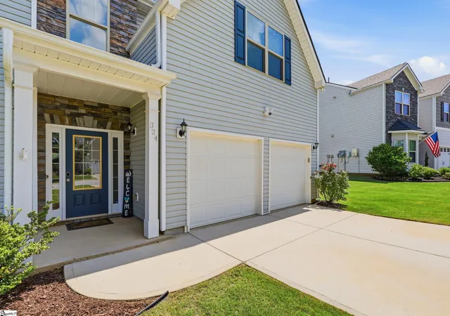 Photo 2 of Single family home for sale at 324 Lost Lake Dr, Simpsonville, SC 29681 | MLS# 1595790 | Listing updated on 2026-09-01