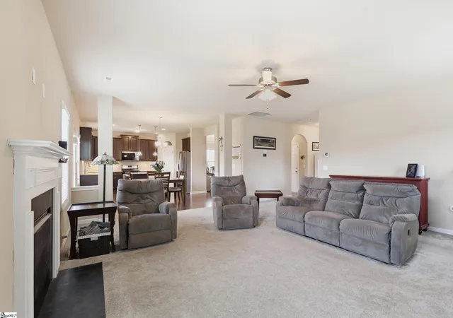 Photo 4 of Single family home for sale at 324 Lost Lake Dr, Simpsonville, SC 29681 | MLS# 1595790 | Listing updated on 2026-09-01
