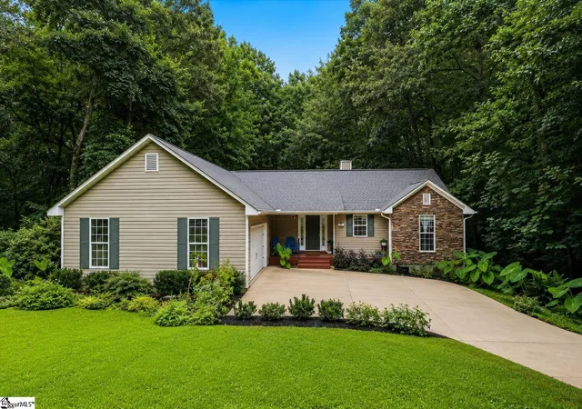Photo 1 of Single family home for sale at 340 Camperdown Ct, Easley, SC 29642 | MLS# 1600103 | Listing updated on 2026-09-16
