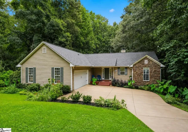 Photo 2 of Single family home for sale at 340 Camperdown Ct, Easley, SC 29642 | MLS# 1600103 | Listing updated on 2026-09-16