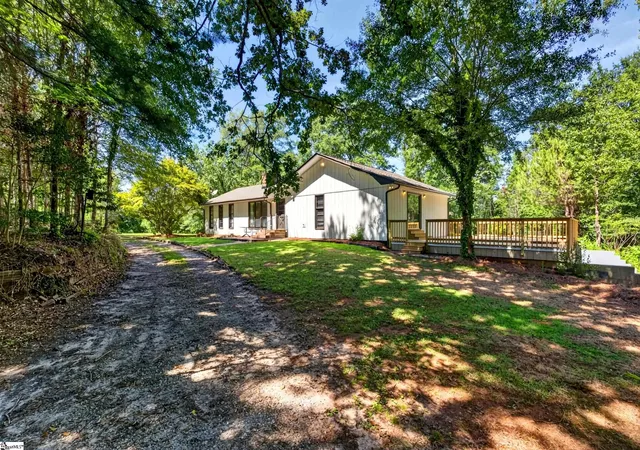 Photo 2 of Sale Pending at 215 Rutledge Lake Rd, Greenville, SC 29617 | MLS# 1601946 | Listing updated on 2026-09-15