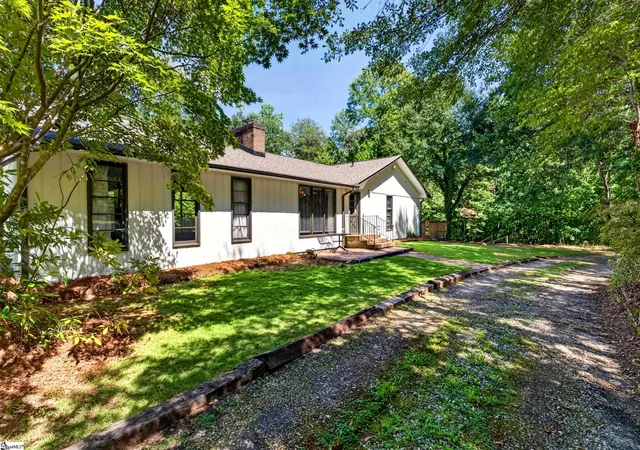 Photo 3 of Sale Pending at 215 Rutledge Lake Rd, Greenville, SC 29617 | MLS# 1601946 | Listing updated on 2026-09-15
