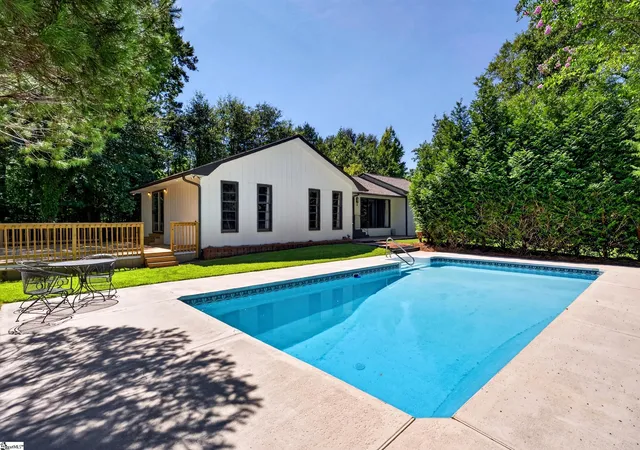 Photo 3 of Sale Pending at 215 Rutledge Lake Rd, Greenville, SC 29617 | MLS# 1601946 | Listing updated on 2026-09-15