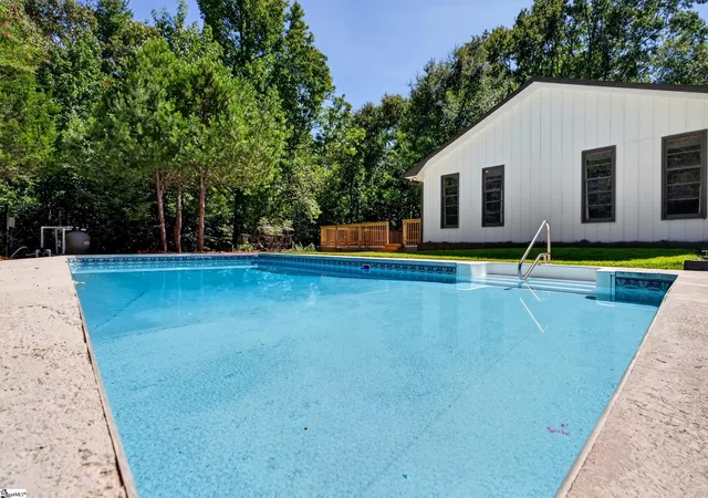 Photo 4 of Sale Pending at 215 Rutledge Lake Rd, Greenville, SC 29617 | MLS# 1601946 | Listing updated on 2026-09-15