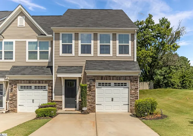 Photo 1 of Townhouse for sale at 300 Huntingdale Pl, Simpsonville, SC 29681 | MLS# 1598552 | Listing updated on 2026-10-20