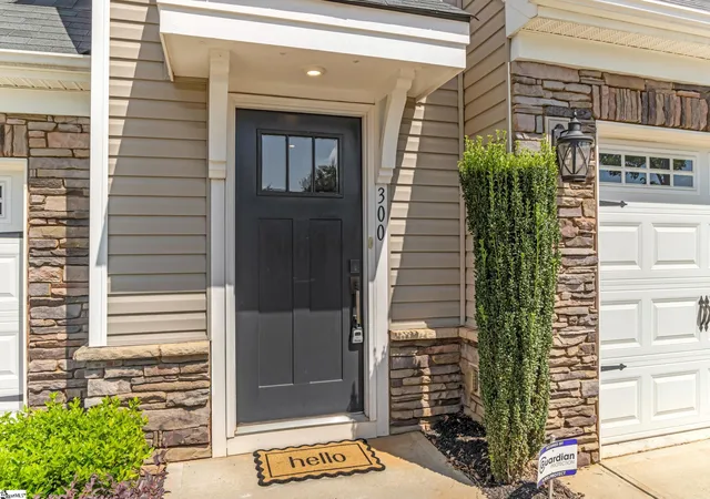 Photo 3 of Townhouse for sale at 300 Huntingdale Pl, Simpsonville, SC 29681 | MLS# 1598552 | Listing updated on 2026-10-20