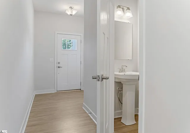 Photo 4 of Townhouse for sale at 300 Huntingdale Pl, Simpsonville, SC 29681 | MLS# 1598552 | Listing updated on 2026-10-20