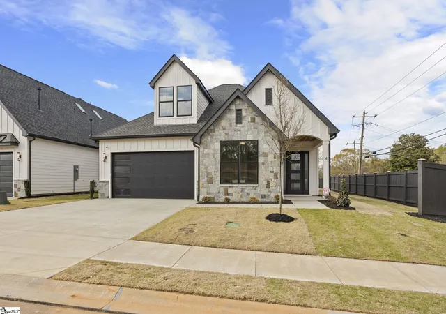 Photo 1 of Single family home for sale at 4 Adrian Wy, Simpsonville, SC 29680 | MLS# 1600512 | Listing updated on 2026-09-17