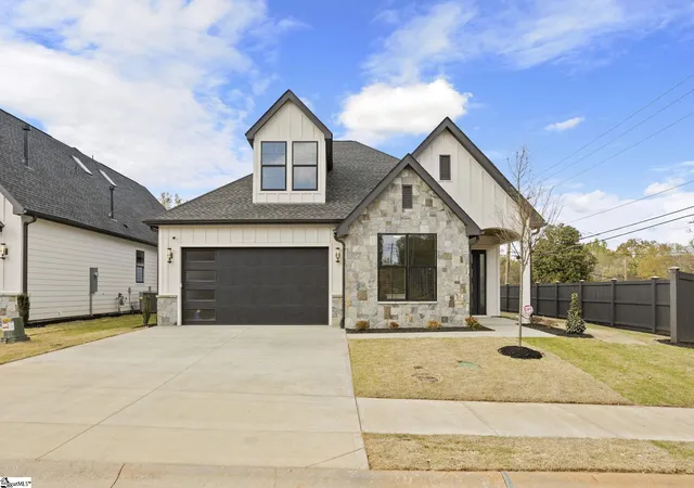 Photo 2 of Single family home for sale at 4 Adrian Wy, Simpsonville, SC 29680 | MLS# 1600512 | Listing updated on 2026-09-17