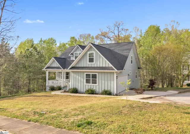 Photo 3 of Single family home for sale at 17 Beechridge Wy, Greenville, SC 29607 | MLS# 1587698 | Listing updated on 2026-09-14