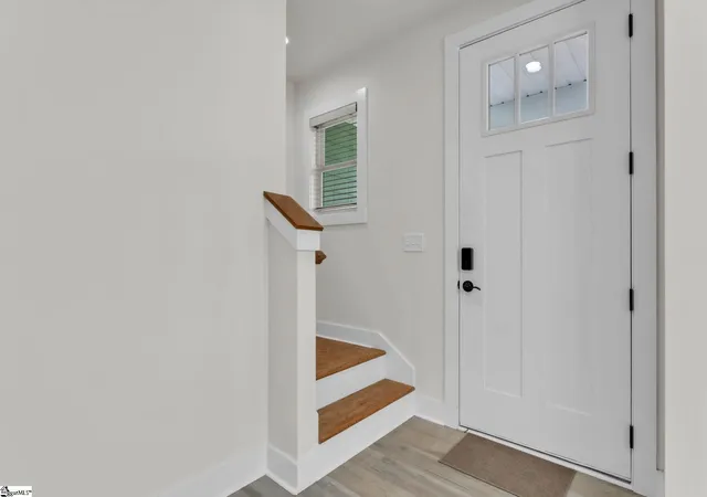 Photo 4 of Single family home for sale at 17 Beechridge Wy, Greenville, SC 29607 | MLS# 1587698 | Listing updated on 2026-09-14