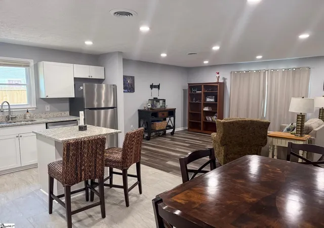 Photo 3 of Single family home for sale at 204 Idlewild Ave, Greenville, SC 29605 | MLS# 1595513 | Listing updated on 2026-07-14