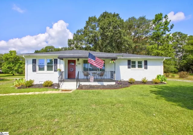 Photo 1 of Single family home for sale at 428 S Main St, Simpsonville, SC 29681 | MLS# 1598089 | Listing updated on 2026-09-14