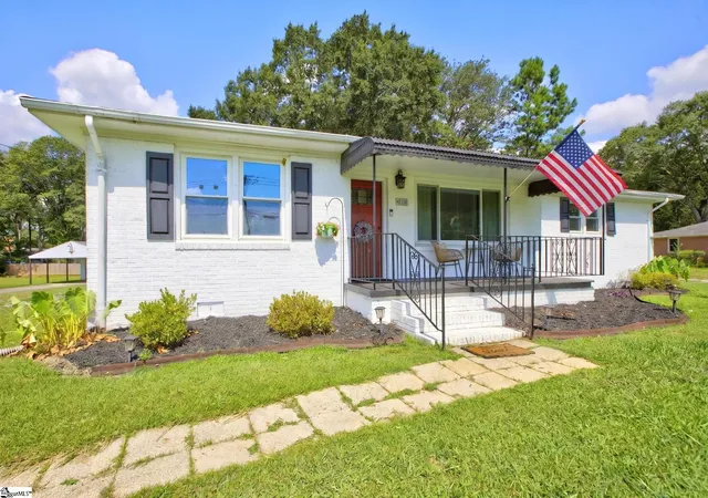 Photo 2 of Single family home for sale at 428 S Main St, Simpsonville, SC 29681 | MLS# 1598089 | Listing updated on 2026-09-14
