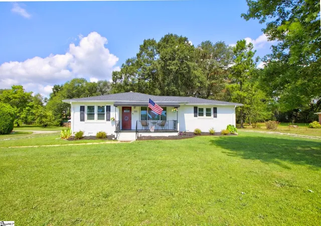 Photo 4 of Single family home for sale at 428 S Main St, Simpsonville, SC 29681 | MLS# 1598089 | Listing updated on 2026-09-14