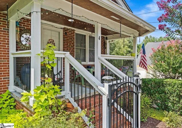 Photo 2 of Single family home for sale at 4 Rhonda Ct, Greenville, SC 29617 | MLS# 1591666 | Listing updated on 2026-09-23