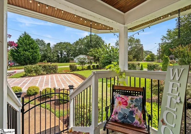 Photo 3 of Single family home for sale at 4 Rhonda Ct, Greenville, SC 29617 | MLS# 1591666 | Listing updated on 2026-09-23