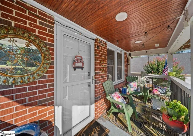 Photo 3 of Single family home for sale at 4 Rhonda Ct, Greenville, SC 29617 | MLS# 1591666 | Listing updated on 2026-09-23