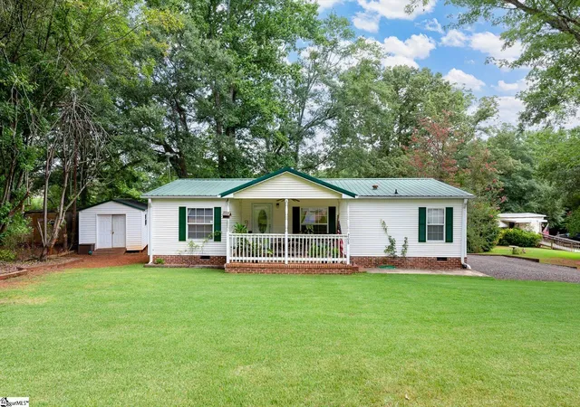Photo 1 of Manufactured home for sale at 208 Brentwood Cir, Greenville, SC 29605 | MLS# 1598696 | Listing updated on 2026-08-25