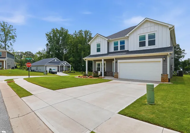 Photo 2 of Single family home for sale at 988 Burghley Cir, Greer, SC 29651 | MLS# 1599996 | Listing updated on 2026-09-18