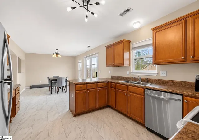 Photo 4 of Single family home for sale at 100 Maximus Dr, Greer, SC 29651 | MLS# 1601848 | Listing updated on 2026-09-10