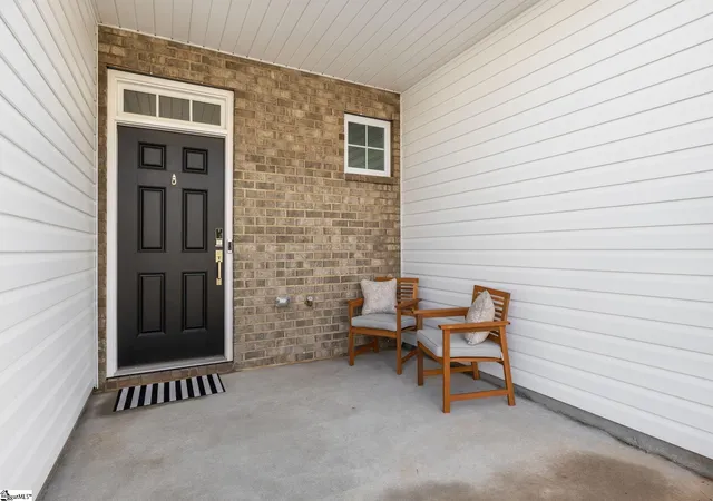 Photo 2 of Sale Pending at 15 Loebner Ln, Simpsonville, SC 29680 | MLS# 1599543 | Listing updated on 2026-09-01