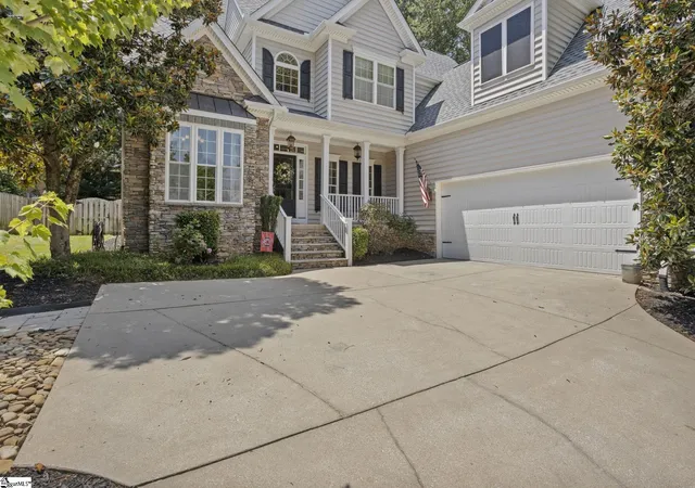 Photo 3 of Single family home for sale at 410 Kilgore Farms Cir, Simpsonville, SC 29681 | MLS# 1596945 | Listing updated on 2026-10-14