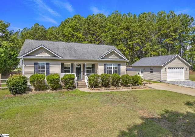 Homes for sale in Greer, SC | 124 E King Rd, Greer, SC 29651 | MLS# 1597205