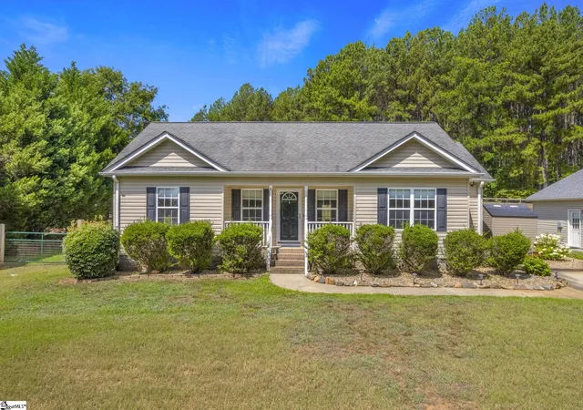 Homes for sale in Greer, SC | 124 E King Rd, Greer, SC 29651 | MLS# 1597205