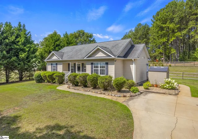 Homes for sale in Greer, SC | 124 E King Rd, Greer, SC 29651 | MLS# 1597205