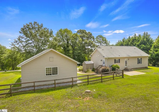 Homes for sale in Greer, SC | 124 E King Rd, Greer, SC 29651 | MLS# 1597205