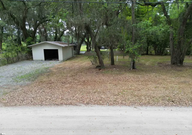 Homes for sale in Beaufort, SC | 31 Mosse Rd, Beaufort, SC 29920 | MLS# 1593694