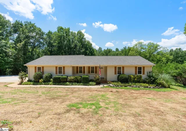 Photo 1 of Single family home for sale at 320 Bates View Dr, Travelers Rest, SC 29690 | MLS# 1599846 | Listing updated on 2026-09-09