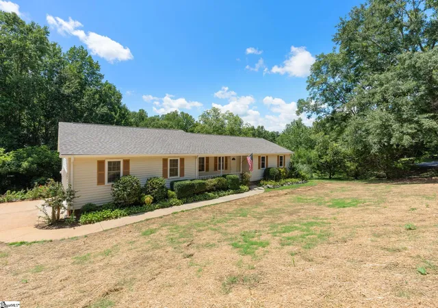 Photo 3 of Single family home for sale at 320 Bates View Dr, Travelers Rest, SC 29690 | MLS# 1599846 | Listing updated on 2026-09-09