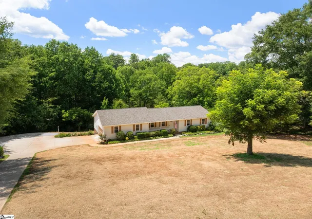 Photo 4 of Single family home for sale at 320 Bates View Dr, Travelers Rest, SC 29690 | MLS# 1599846 | Listing updated on 2026-10-19
