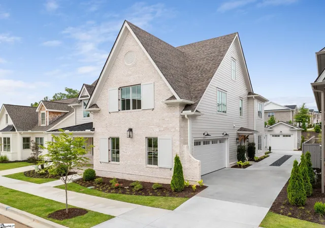 Photo 3 of Single family home for sale at 5 Crossmoor Cir, Greenville, SC 29607 | MLS# 1598973 | Listing updated on 2026-08-05