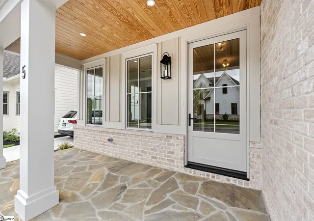 Photo 4 of Single family home for sale at 5 Crossmoor Cir, Greenville, SC 29607 | MLS# 1598973 | Listing updated on 2026-08-05