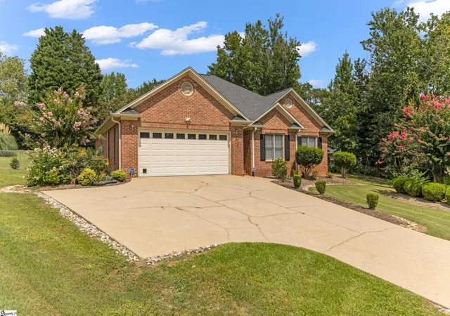 Photo 2 of Single family home for sale at 229 Georgetown Ct, Moore, SC 29369 | MLS# 1602150 | Listing updated on 2026-09-03