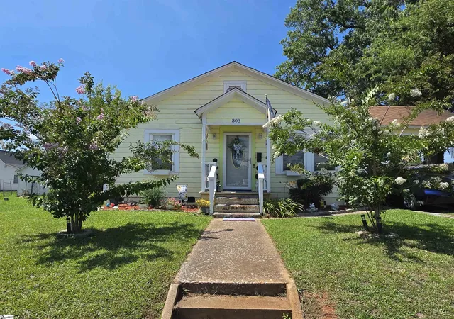 Photo 1 of Single family home for sale at 303 Poplar St, Gaffney, SC 29341 | MLS# 1598125 | Listing updated on 2026-08-26