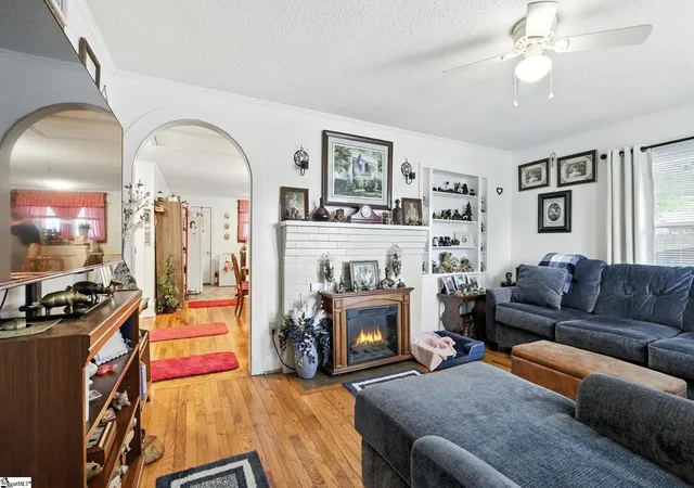 Photo 2 of Single family home for sale at 303 Poplar St, Gaffney, SC 29341 | MLS# 1598125 | Listing updated on 2026-08-26