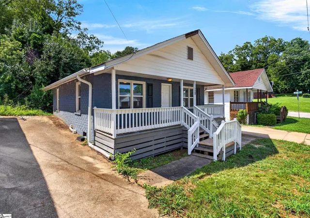 Photo 1 of Single family home for sale at 728 S Liberty St, Spartanburg, SC 29306 | MLS# 1600936 | Listing updated on 2026-09-04