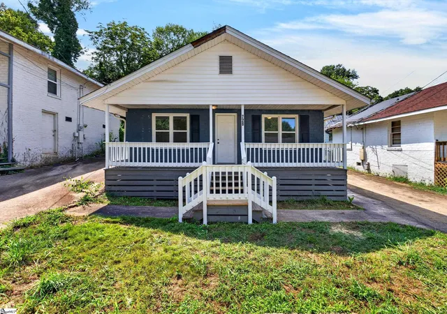 Photo 2 of Single family home for sale at 728 S Liberty St, Spartanburg, SC 29306 | MLS# 1600936 | Listing updated on 2026-09-04