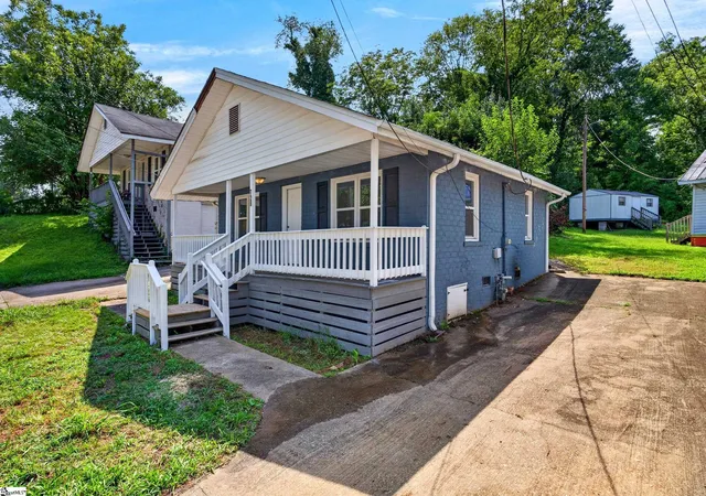 Photo 3 of Single family home for sale at 728 S Liberty St, Spartanburg, SC 29306 | MLS# 1600936 | Listing updated on 2026-09-04